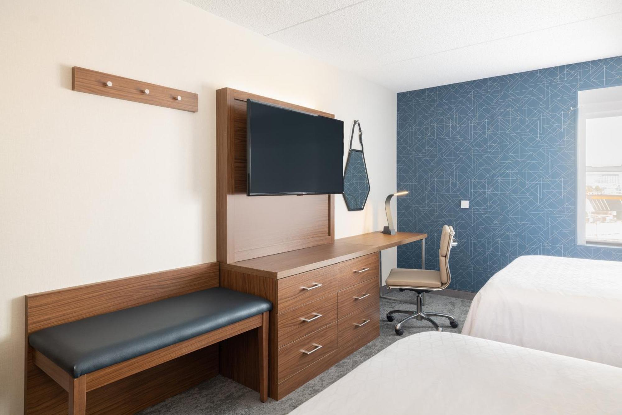 Standard Doppelzimmer mit 2 Doppelbetten und barrierefreier Badewanne – barrierefrei